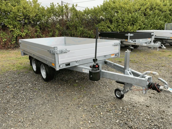 Remorque Benne SARIS - K1276 – 276 x 170 cm – PTAC 2700 kg – 2 Essieux Freinés