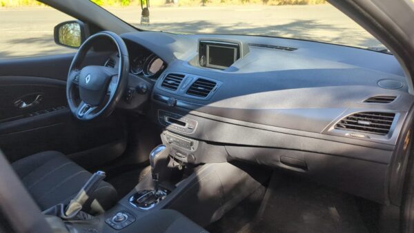 Renault Mégane Expression 1.5 dCi 110 EDC6 – 2013 – 107 225 km – Boîte Auto – Image 8