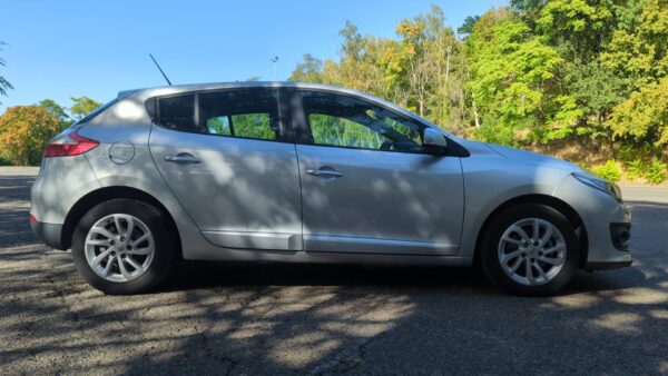 Renault Mégane Expression 1.5 dCi 110 EDC6 – 2013 – 107 225 km – Boîte Auto – Image 5