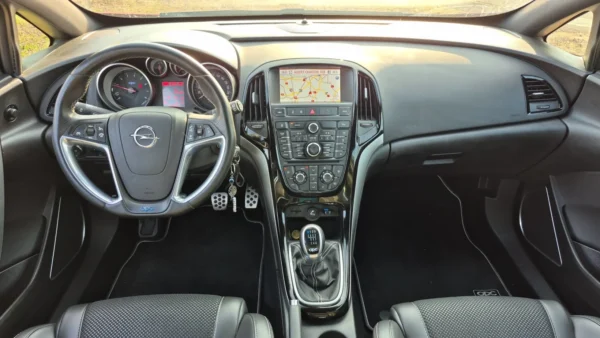 Opel Astra GTC OPC - 2.0 Turbo 280 2013 Essence – Image 11