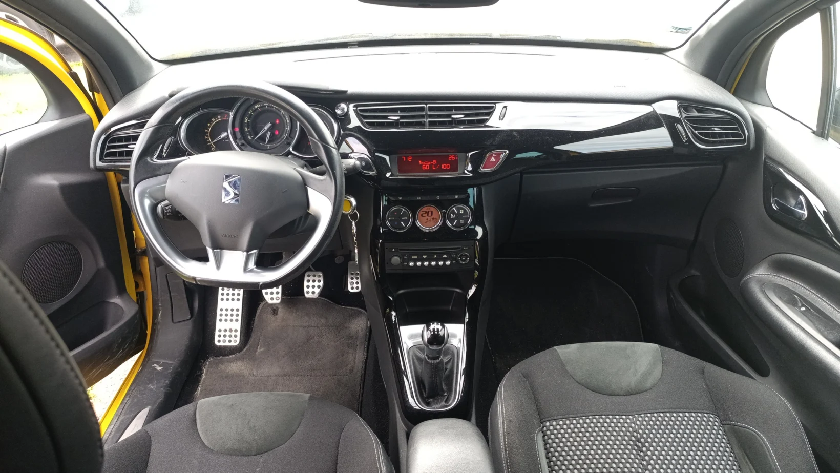 Citroen DS3 So Chic - 1.6 VTi 120 2011 Essence – Image 12