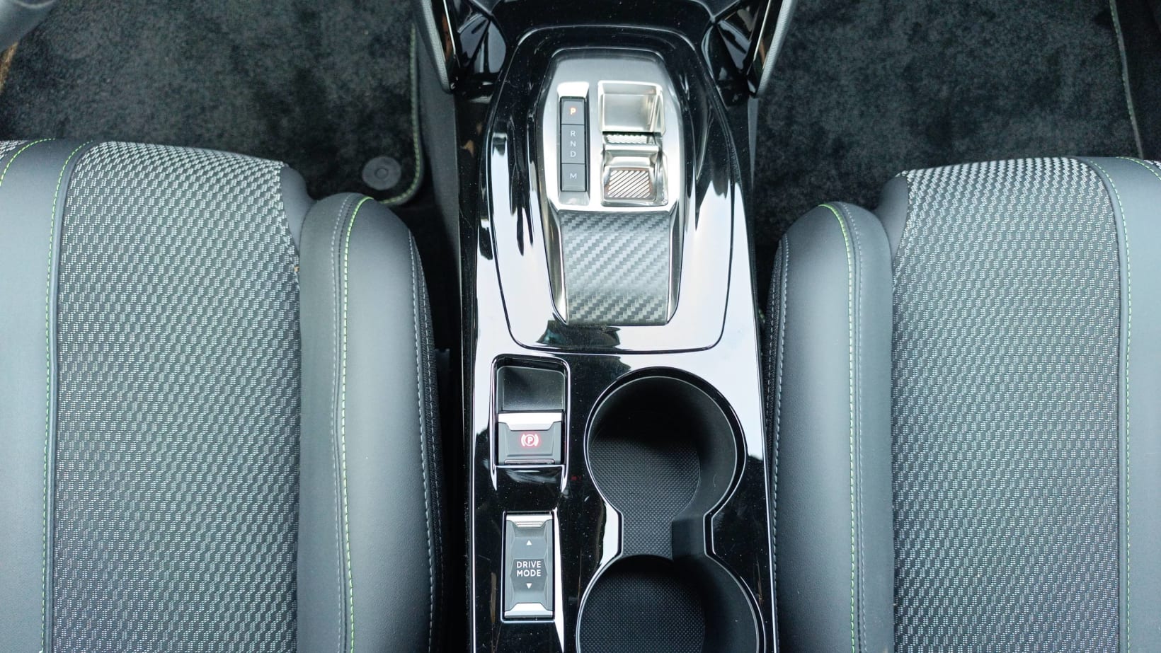 Peugeot 208 GT - 1.2 Hybrid 100 e-DCS6 2024 Hybride essence – Image 12