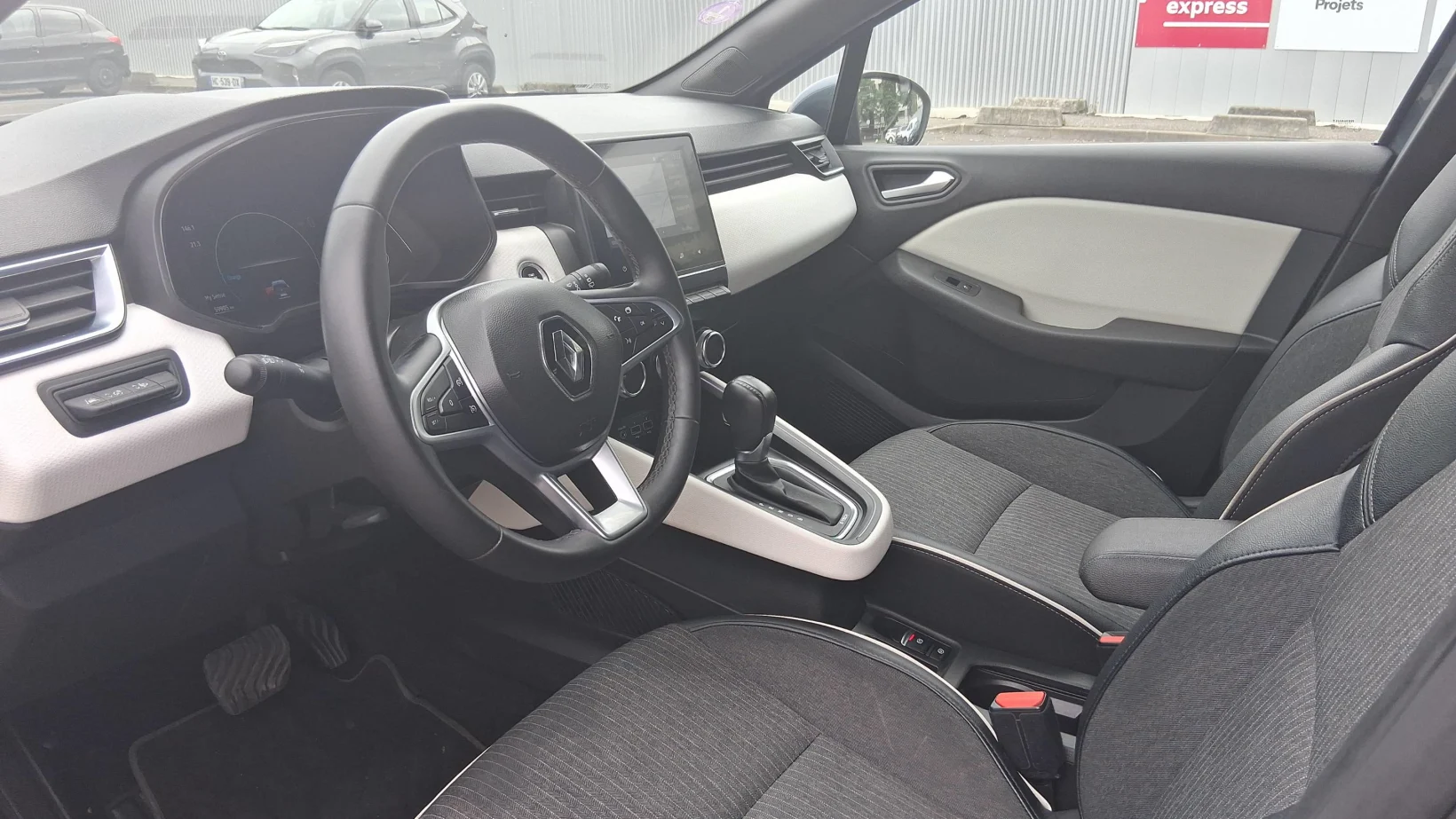 Renault Clio Intens - 1.6 E-Tech 140 EDC 2022 Hybride essence – Image 4